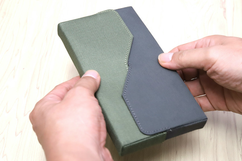 ↑ヨコオキタイプを開けるときは、上面中央から……