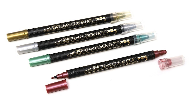 ↑呉竹「ZIGクリーンカラードット メタリック/4V」1000円(税別)。数量限定。4色セット