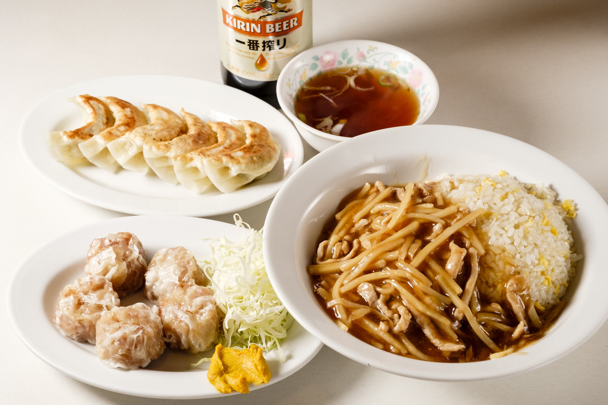 【街中華の名店】220円の激安餃子とルースチャーハンで昇天！ 凋落知らずの渋谷の不夜城「兆楽」