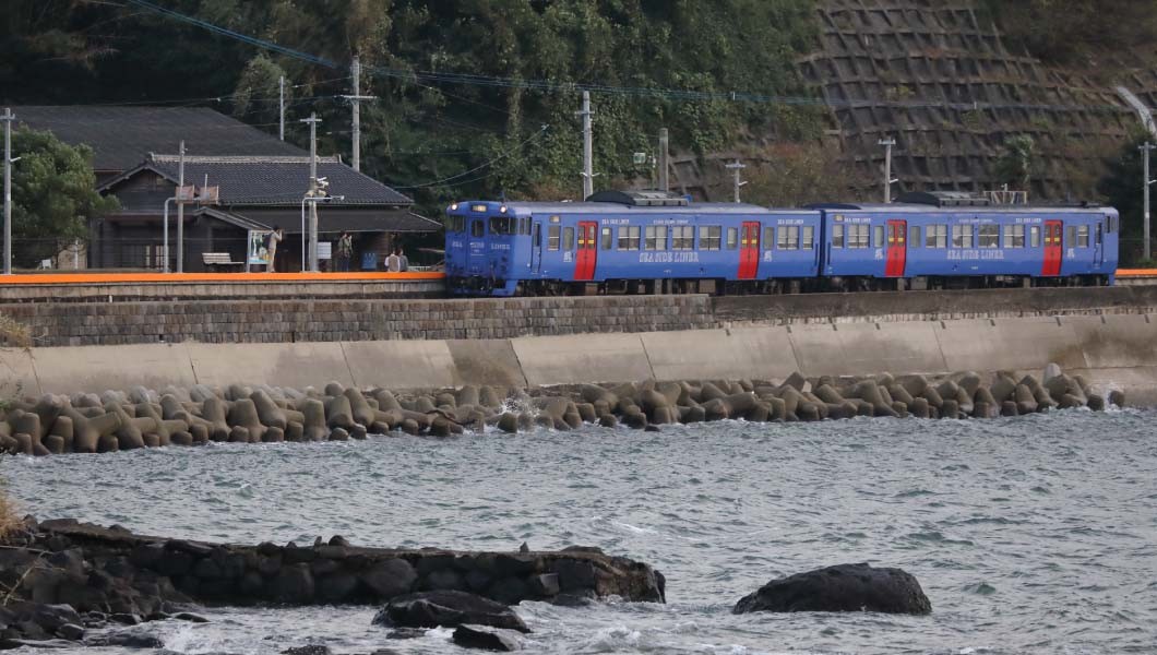 波穏やかな大村湾を眺めて走るローカル線 「JR大村線」10の秘密