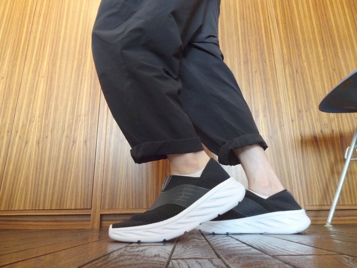 出張時の「足痛問題」を解決するHOKA ONE ONEの「リカバリーシューズ」にもう熱視線