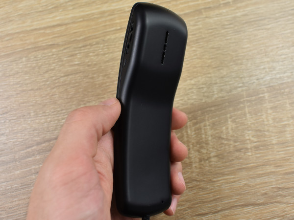 電話をするならやっぱコレ！ 受話器型のヘッドセット「4極対応ハンドセット」レビュー