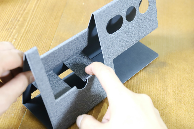 ↑展開は、折り目をパコパコと曲げていくだけの手軽さ。慣れれば本当にあっという間だ