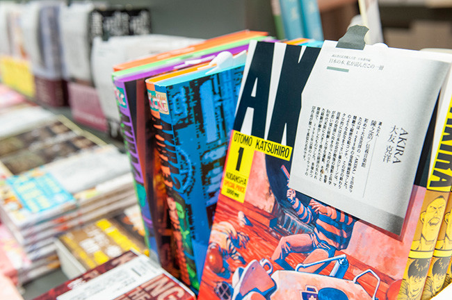 ↑本につけられたポップは書店員が作ったものだけを使用するのが誠品書店のこだわりのひとつ。思わずひとつひとつ手に取ってページを繰ってみたくなる