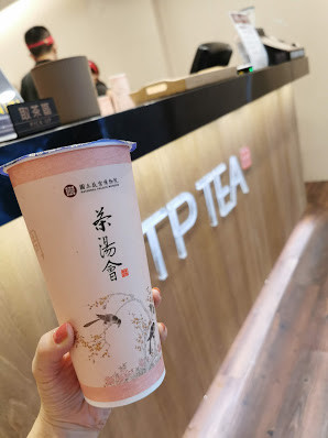 ↑「砂糖半分、氷少なめ」の本場のタピオカミルクティー