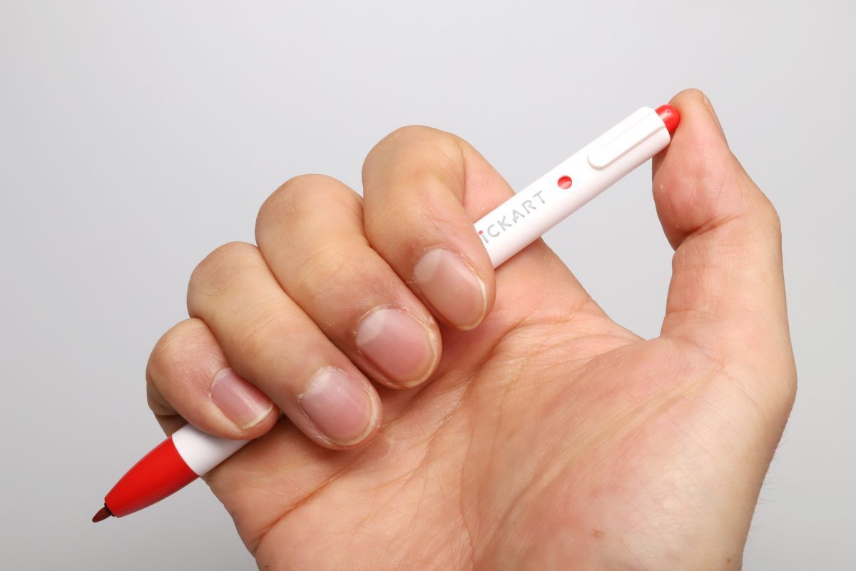 ↑特殊なインクでノック式を実現した「クリッカート」