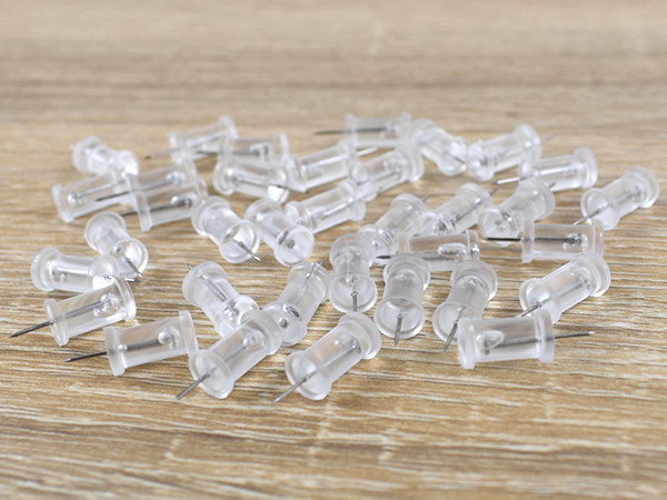 画鋲の穴が気になる人に朗報！ 約0.6mmの針を採用したダイソー「スリムな針のプッシュピン 35本」