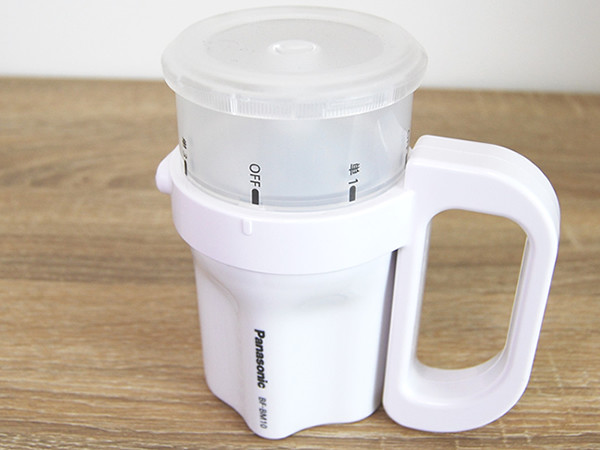 単1形から単4形電池まで全部対応!? Twitterでバズッた「電池がどれでもライト BF-BM10」レビュー