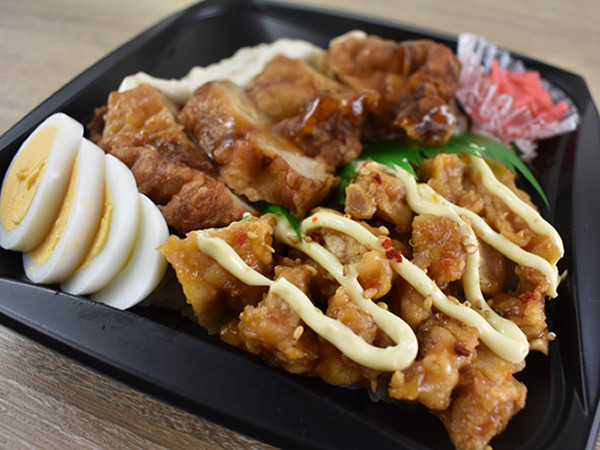 ご飯が進みすぎ～！ ファミマの「ダブル唐揚丼（チキン南蛮＆ピリ辛唐揚）」はガッツリ系最強