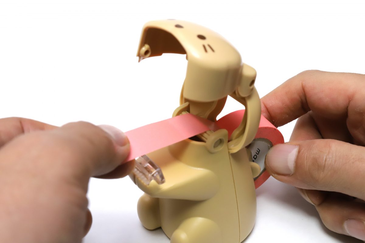 ↑マステをセットする際は、顔カバーをカパッと跳ね上げる。ここだけは『寄生獣』みたいでちょっと怖い