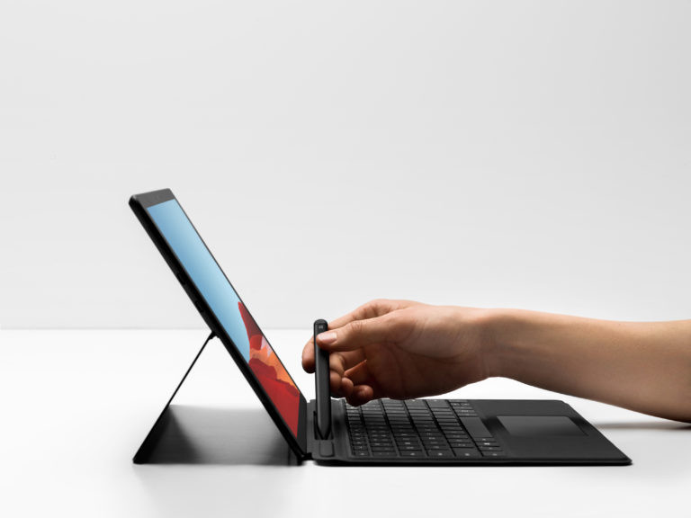 ギガビットLTEで常時接続に対応！ 「Surface Pro X」1月14日発売