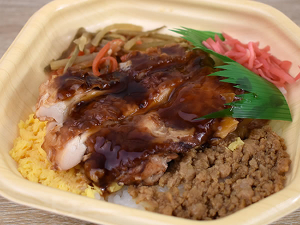 氷温技術ってスゲェー！ 鶏肉本来の味を存分に楽しめるローソン「氷温熟成 鶏肉の照焼弁当」