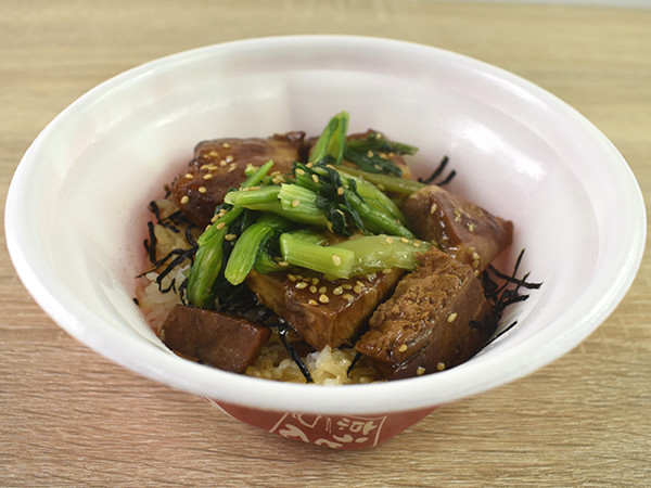 あれ？ ご飯が勝手に口へ… からしの辛味が食欲をかき立てるなか卯の「豚角煮丼」