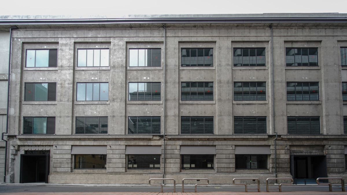 ↑建物は、国内初の銀行として建てられた築97年の歴史的建造物を再生。地下1階~地上4階からなり、ホテル、レストラン、ビアホール、バー、コーヒースタンドが入っている