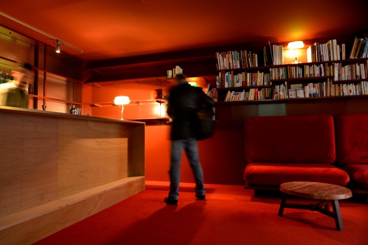 ↑「青淵」の営業時間は14:00~翌1:00。図書館とバーが一体化したサロンとなっており、兜町という日本の国際化・資本主義のはじまりにあった街から、その夢を追想できるような空間だ