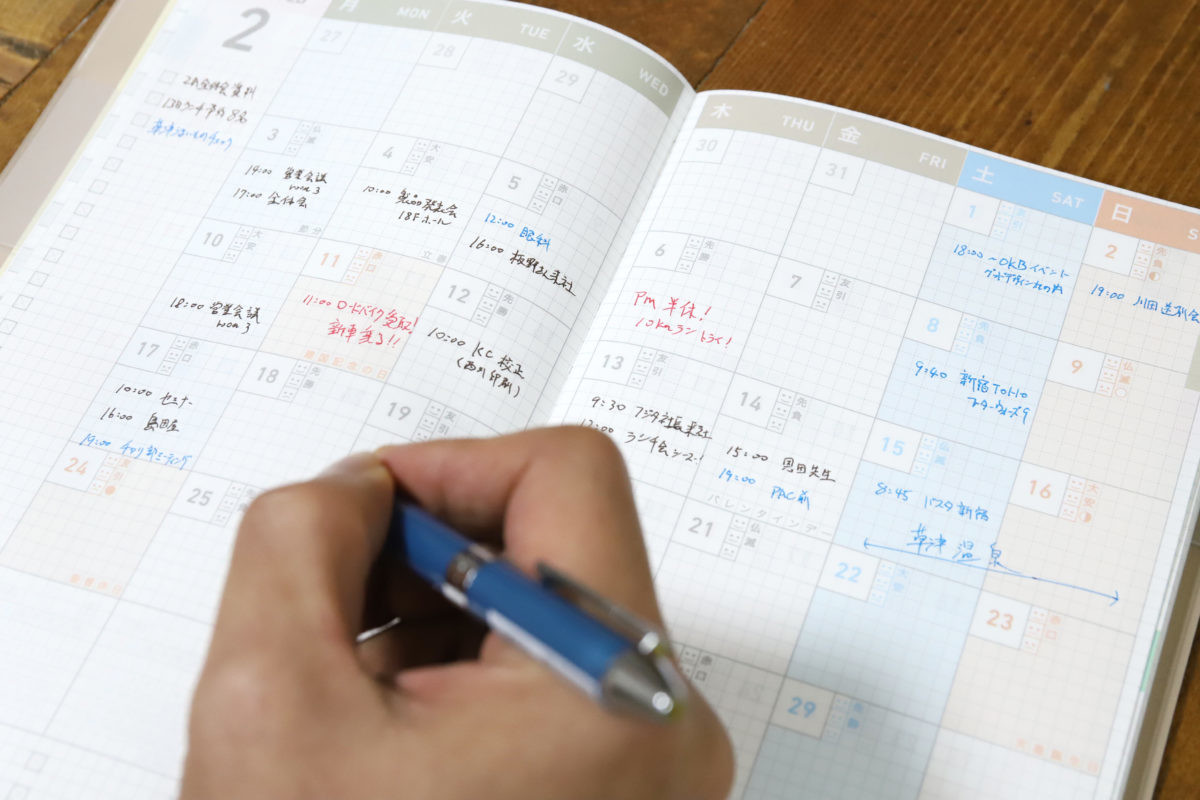 ↑筆記色が変わるだけで、手帳全体の雰囲気も変わるはずだ