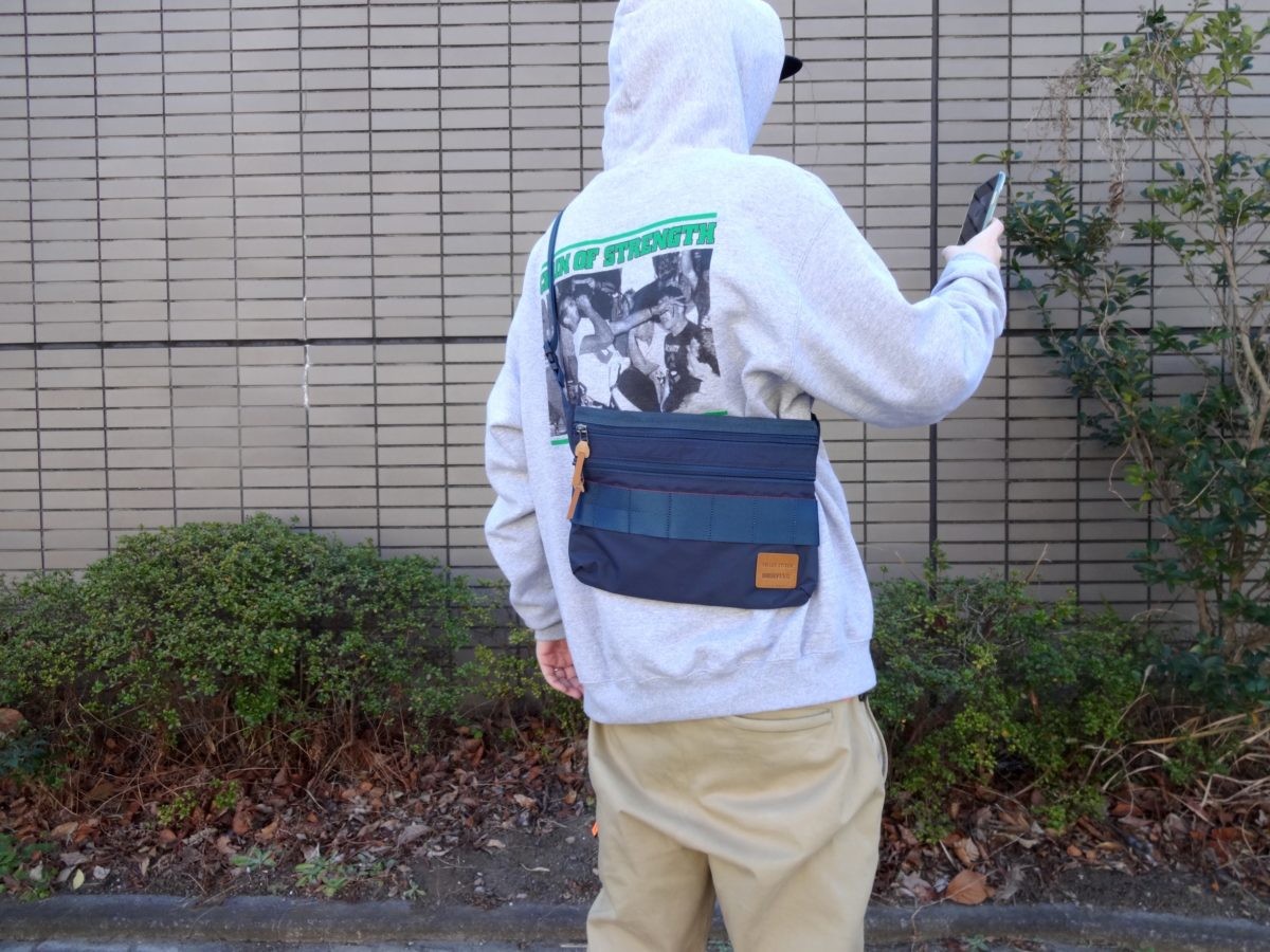 「BRIEFING」×「TAYLOR STITCH」コラボ第2弾に大注目！ 大人カジュアルにピッタリな特別なサコッシュ