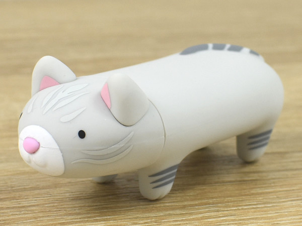 平たい猫が超キュート… キャップを外すだけで捺印できる「パペッタ たなかさんちのねこ」レビュー