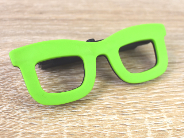 メガネにカバンを吊るせる！ ファッションセンス抜群な「Bag Hanger Glasses」レビュー