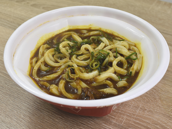 牛肉がトロトロすぎるだろ… なか卯の「プレミアムカレーうどん」は飴色玉ねぎの甘みが際立つ珠玉の一品！