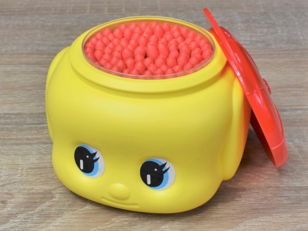 つぶらな瞳がインパクト抜群！ メッセージつき綿棒が入った「フエキくん綿棒」レビュー