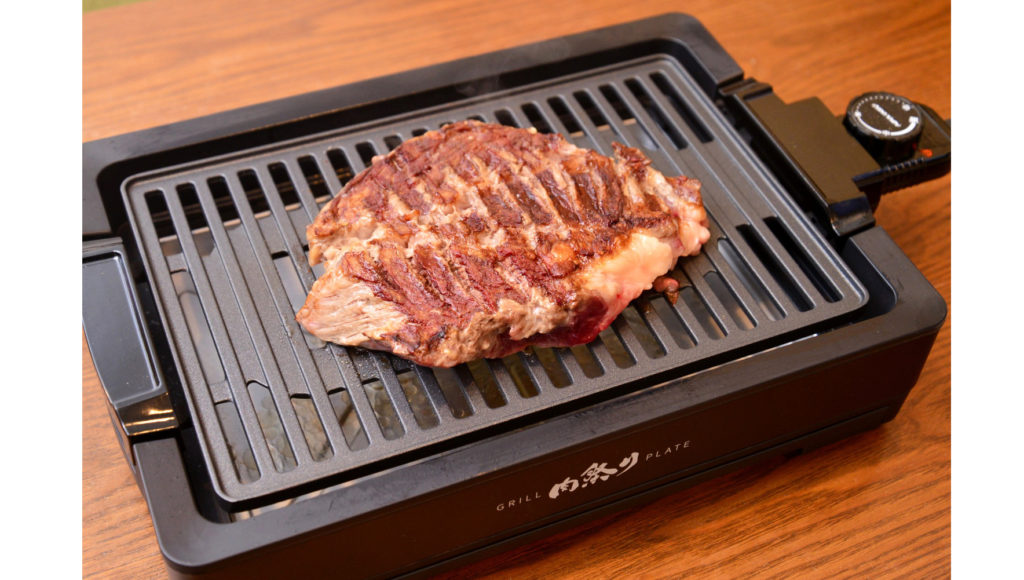 肉専用グリルプレート「肉祭り」で牛・豚・鶏を焼く! その名の通りワッショイな焼き上がりに!