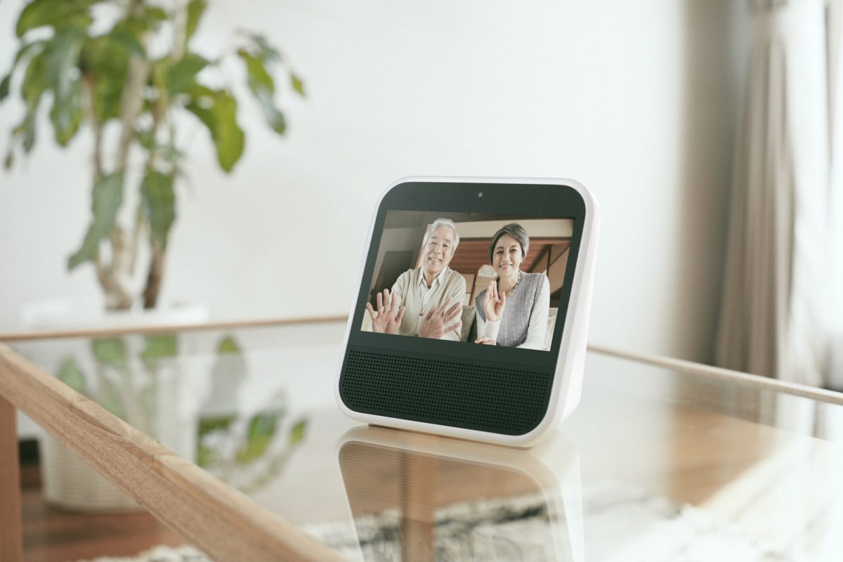 今は「オンライン帰省」で我慢！ 遠方に住む親といつでも“会える”「テレトーク」ギア