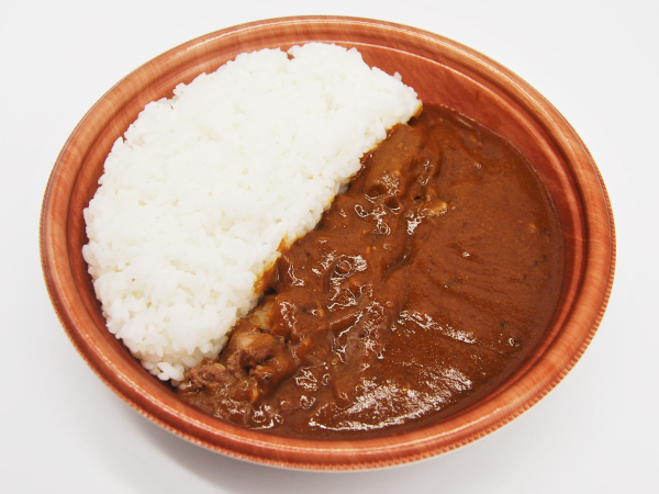 30種類のスパイスをブレンド!? ピリッと辛い「THEセブンビーフカレー アンガス種牛肉使用」