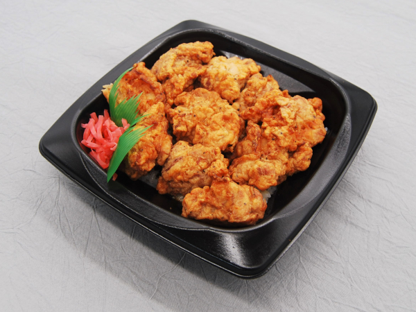 ご飯をかき込む手が止まらない!! 肉好きをトリコにするファミマの「唐揚10個ドーン！」