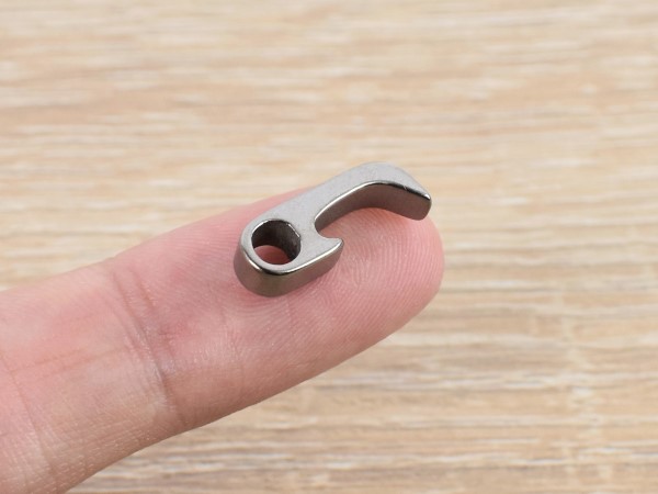 指先ほどの大きさに驚き！ 世界最小クラスのコンパクトマルチツール「Claw」レビュー