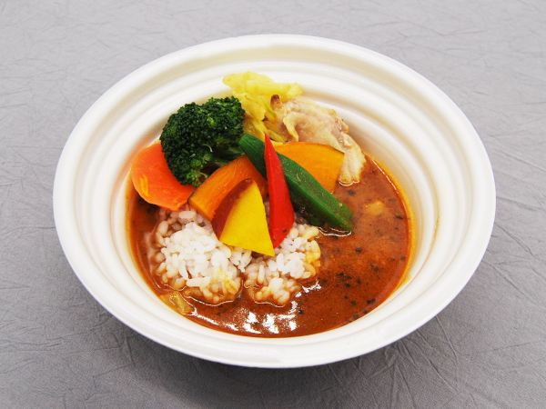 ゴロッと具だくさんな野菜がうれしい！ ピリ辛なセブンの「1／2日分の野菜！ スパイス香るスープカレー」