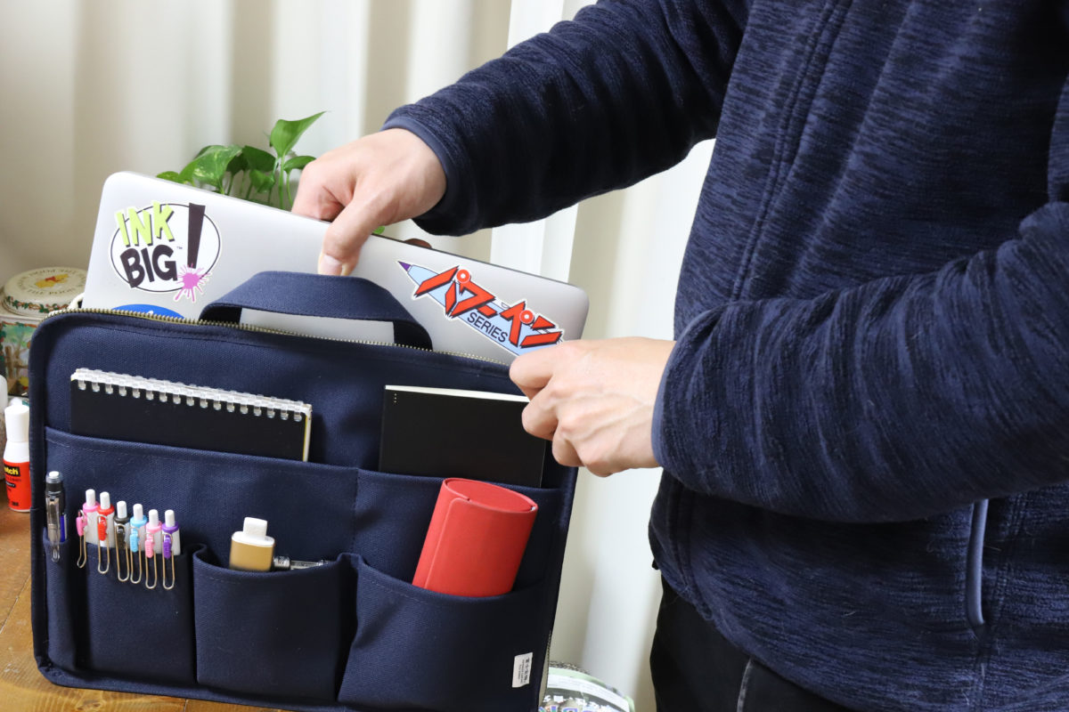 ↑バッグインバッグに変形。このまま大きめのカバンに放り込んで持ち歩くこともできる