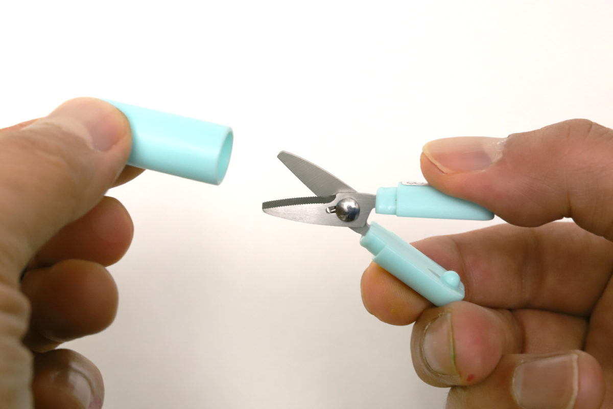 一瞬ミニチュア玩具かと疑うほどのコンパクトさ。もちろん、れっきとした実用品だ