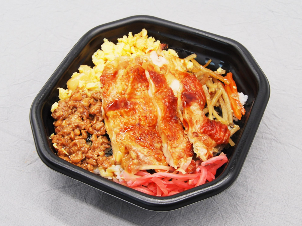 鶏肉好き必見!? 鶏の照り焼き＆そぼろを同時に味わえるローソンの「鶏照焼丼」