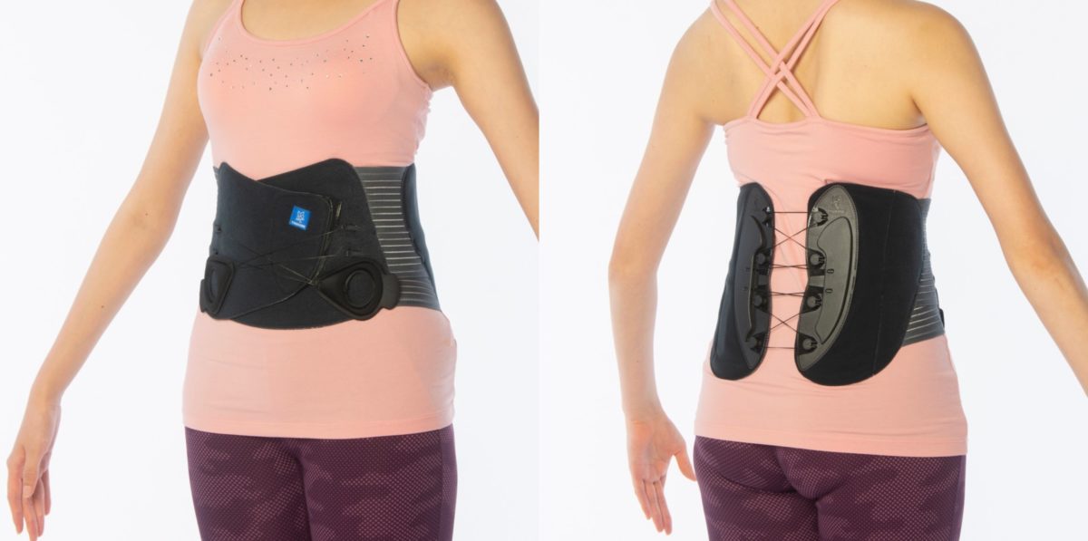 ↑さながらコルセットのようなシステムを背面に備える。装着すると、このように腰をしっかり固定しサポートする