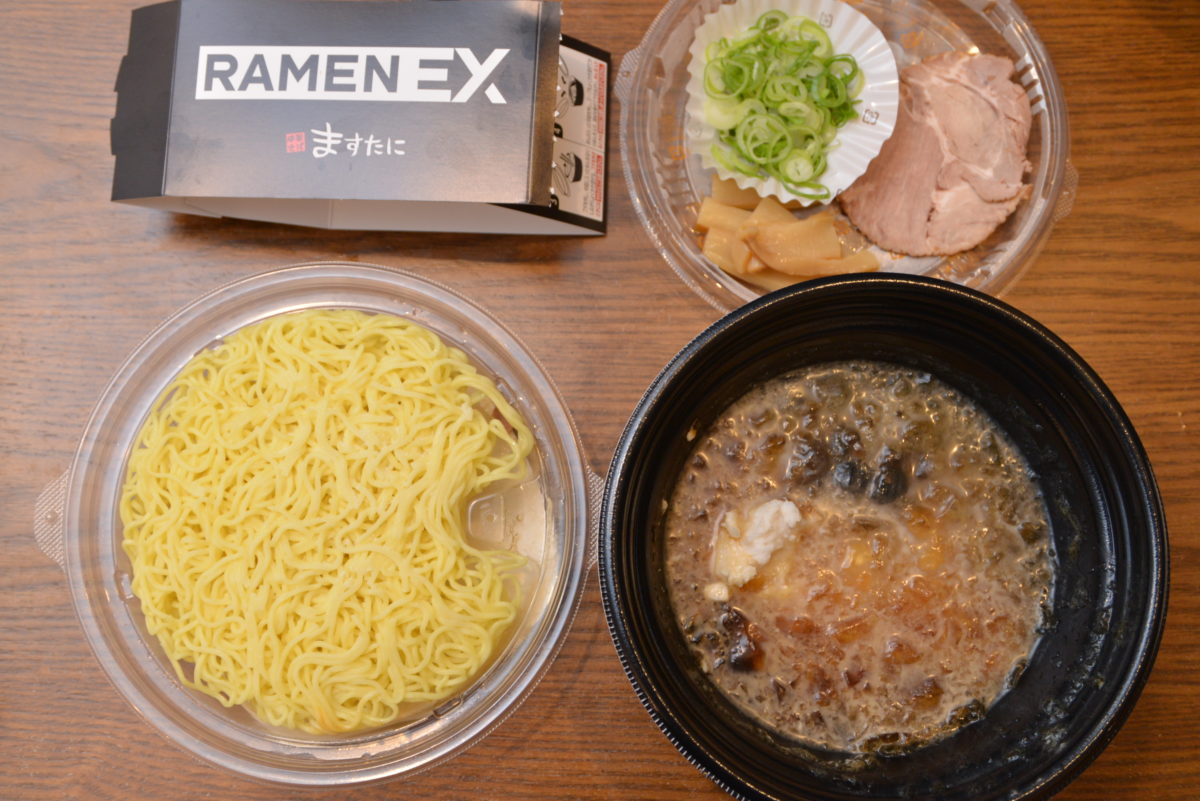 ↑ますたにの「背脂鶏ガラ醤油ラーメン」税込1080円(+配送手数料)