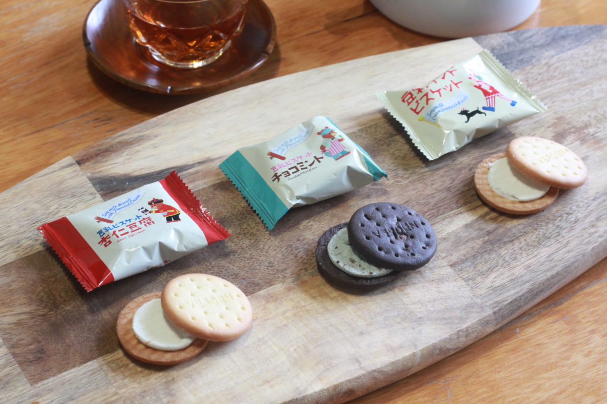コロナ太りが気になる方、罪悪感が少なめのお菓子はどう? カルディの「豆乳ビスケット」食べ比べ