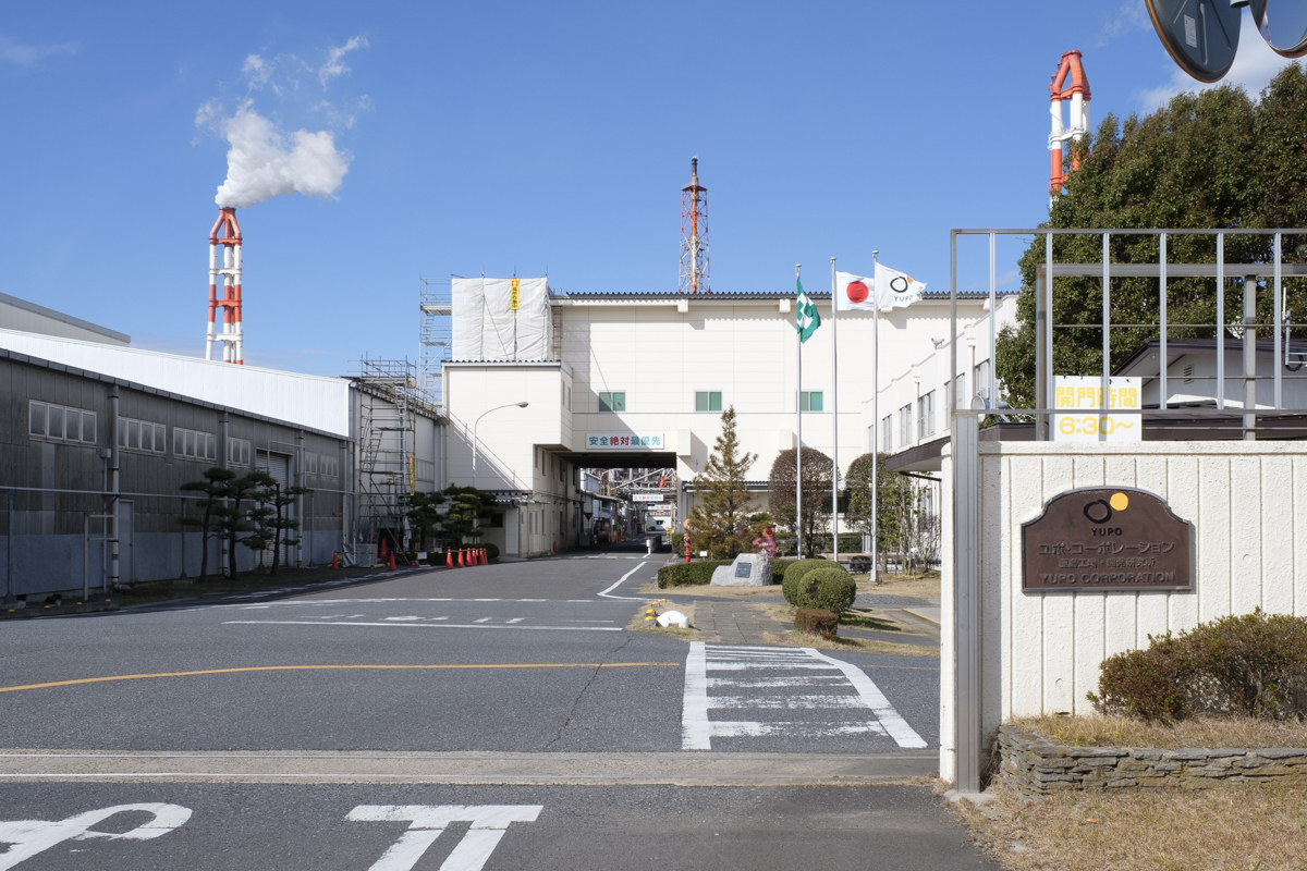 ↑三菱ケミカルグループから主原料を調達しているため、三菱ケミカルが工場を構える鹿島コンビナート内に隣接して工場が作られたのだそう