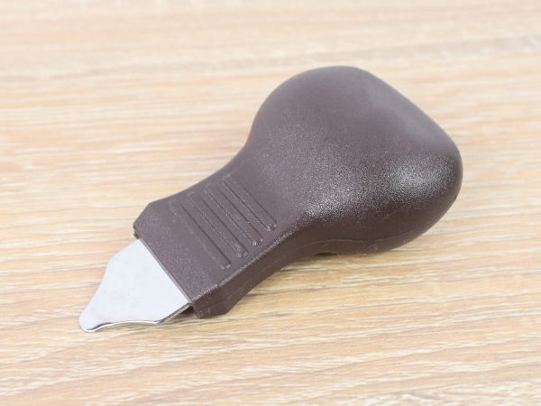 あらゆるものをこじ開けられる！ 細い隙間にフィットする「アイガーこじ開けツール」レビュー