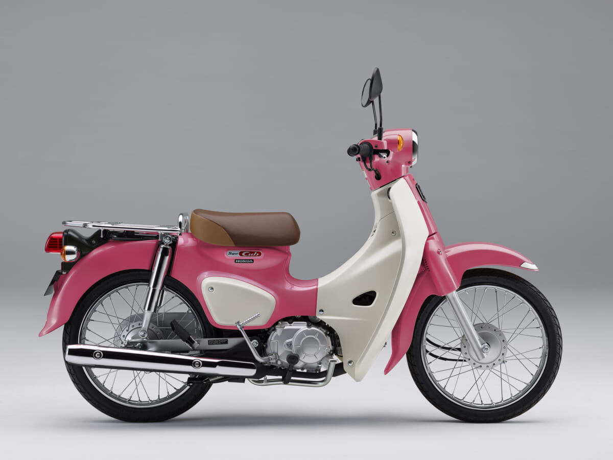 「天気の子」バージョンのスーパーカブが本当に出た! ピンクの車体がいい感じ!