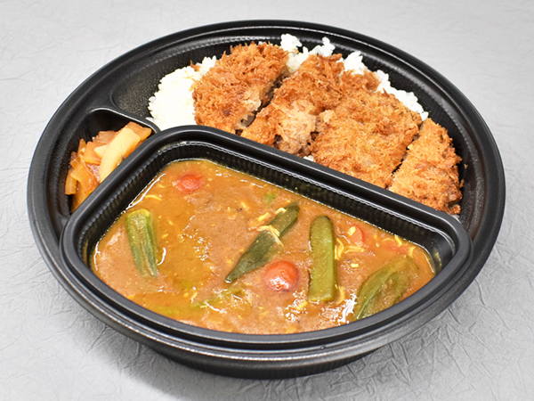 バジル風味のタルタルが絶品すぎる……！ 夏野菜がたっぷり入ったCoCo壱番屋「夏のオススメ三昧カレー」