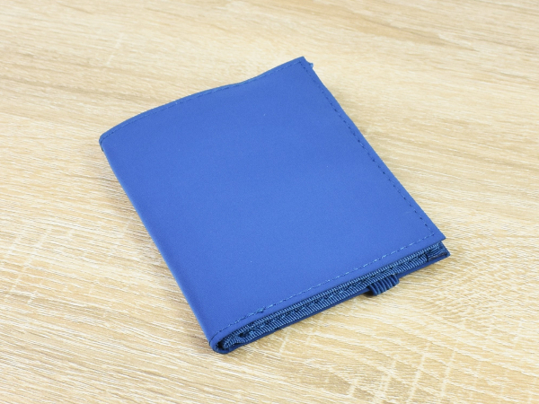 極薄ボディで持ち運びラクチン！ 収納力も備えた「ポリエステルトラベル用ウォレット」レビュー