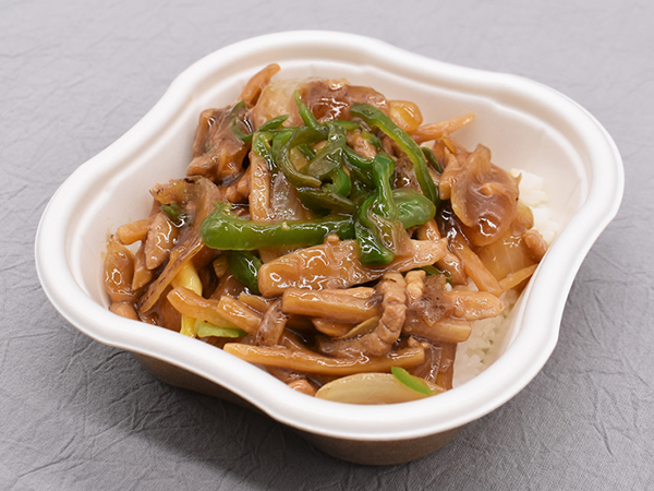 旬のピーマンをたっぷり使用！ 王道中華が楽しめるセブンの「香ばし炒めの青椒肉絲丼」