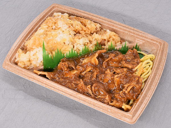 ペッパーバターが食欲を刺激！ バターと豚肉の組み合わせが最強すぎるセブンの「ペッパーバターライス＆豚焼肉弁当」
