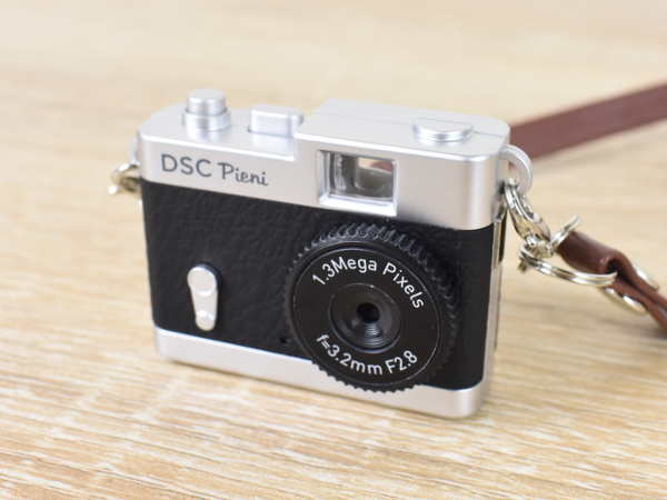 写真好きのキャンパーにおススメ！ 超コンパクトな撮影ガジェット「トイカメラ DSC Pieni」レビュー