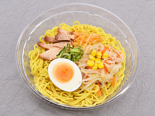 ボリューミーな冷製“味噌ラーメン”登場！ ゴマの風味が濃厚なファミマの「冷し味噌ラーメン」
