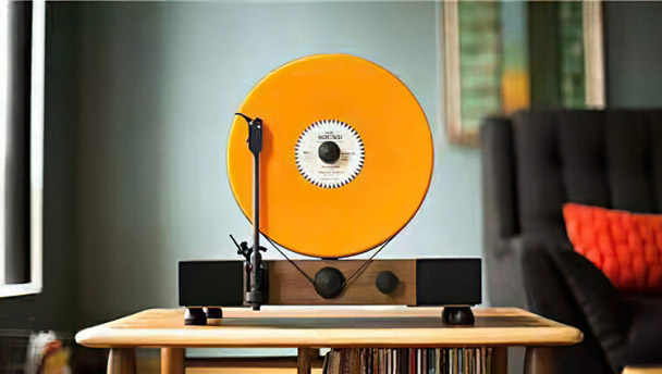 レコード盤を立てて聴く!? Jasmine Audioから斬新な再生スタイルのレコードプレーヤー登場