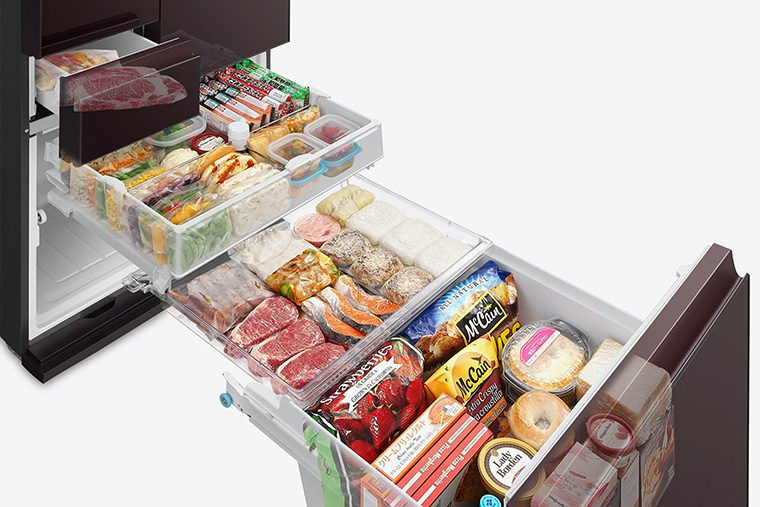 冷凍食品の“まとめ買い”にはどっちが安心？ 最新冷蔵庫と小型冷凍庫の選び方