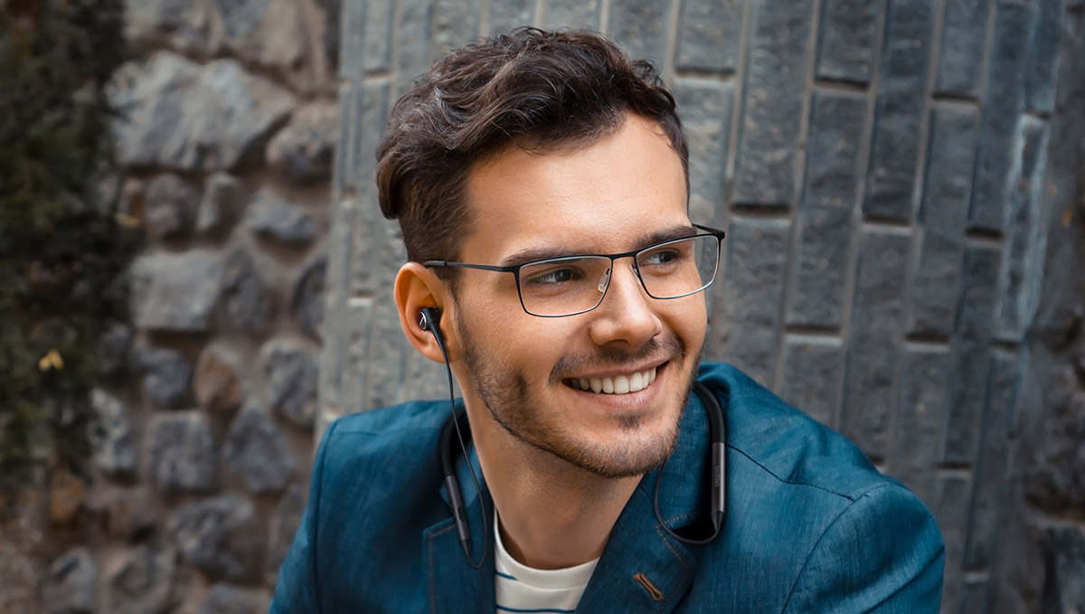 完全ワイヤレスには真似できないサウンド! クリエイティブのBluetoothイヤホン「Aurvana Trio Wireless」