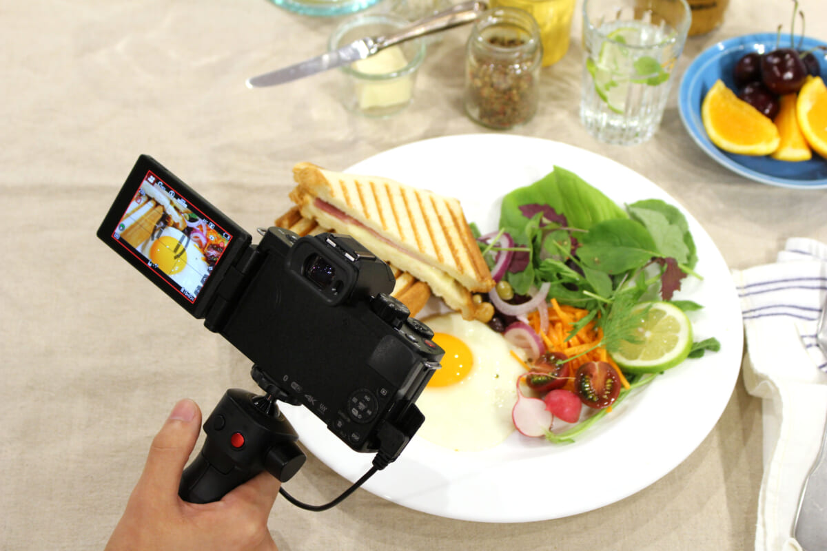 手軽だけど高画質な“VLOGミラーレス”という新たな選択肢! パナソニック「LUMIX G100」詳報